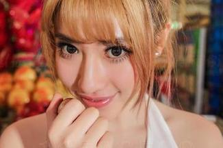 AISS爱丝(钻石版) - 说好的护士角色呢？亚美依带你逛图库，别忘了下载噢！