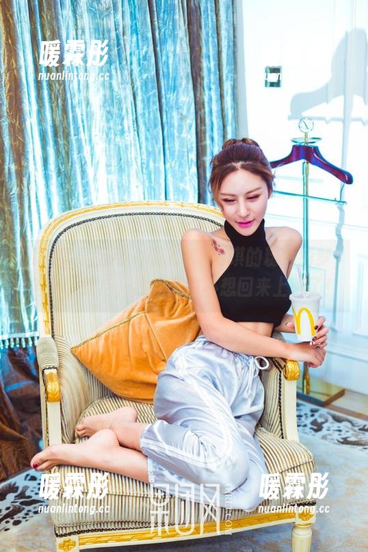 GIRLT果团网-Miss琪 GIRLT果团网 - 误入Miss琪的粉色绮梦,全套下载后,我就再也不想回来上班了!