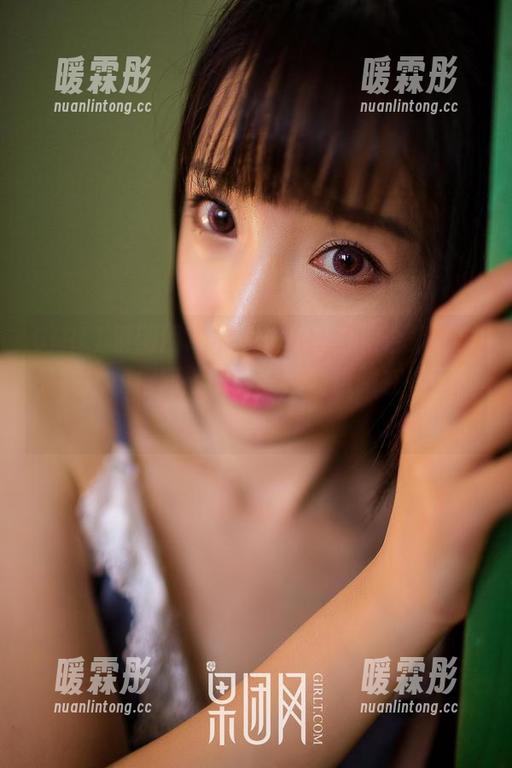 GIRLT果团网 - 周琰琳LIN白裙合集，时光在她裙摆间轻舞，我就偷偷跟在后面，呵呵。