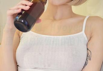 从猛护士到时髦小姐，Hyoyeon(김효연)的私房美图总能惊掉你的下巴。