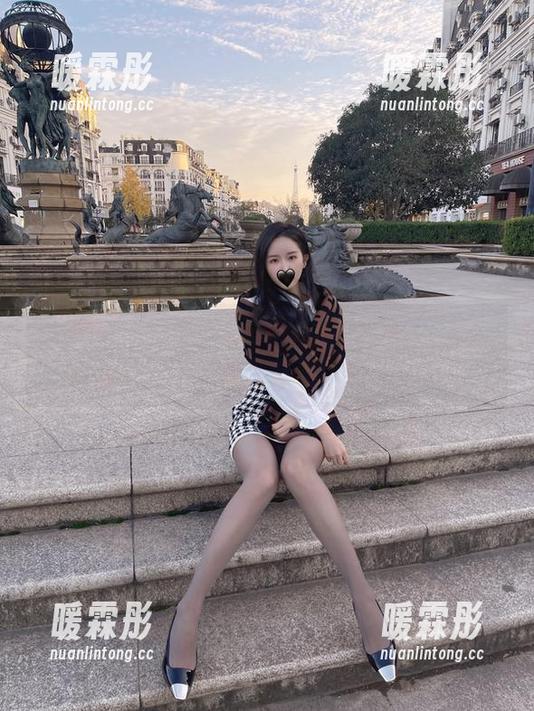 微密圈 - 再日常不过的July芝岚，为什么拍出来的壁纸总有种说不出的优雅？