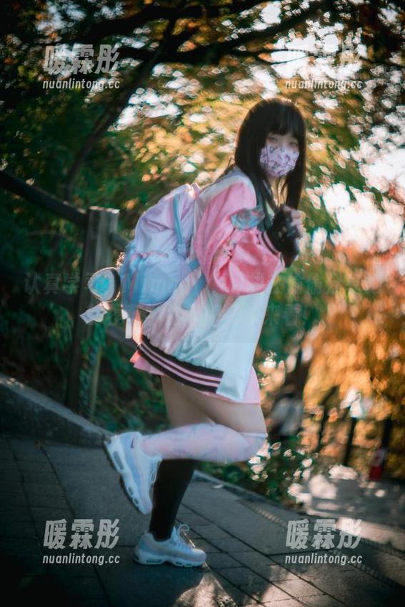 认真学习？Mimmi(밈미)却在偷偷分享她的模范学生风貌，快来看！