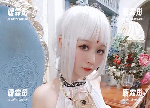 PAKI草莓酱打扮成皮衣女神：图片里的每一幕都在调皮