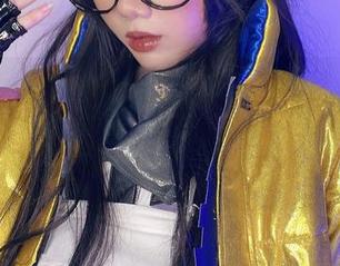 Poppa Chan这黑色的调调，我敢打赌，是你未曾想到的美图资源，出乎意料又恰到好处。