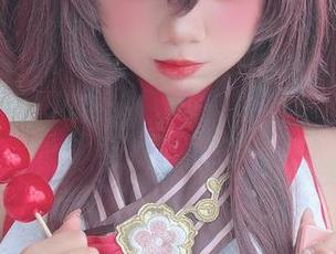 别说是写真，PoppaChan的镜流连壁纸都在窃窃私语。
