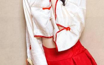 TouTiao头条女神 - 在李丽莎的泳池写真里，我对水的羡慕达到了极致。
