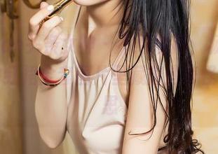 TouTiao头条女神 - 不经意间，杨漫妮baby的红裙全套图片里藏着些奇怪的小心思