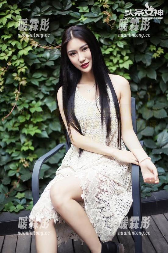 TouTiao头条女神-艾小青 TouTiao头条女神 - 没有意外的艾小青游泳嗨翻天:泳衣私房图集,随便插科打诨的水花四溅!