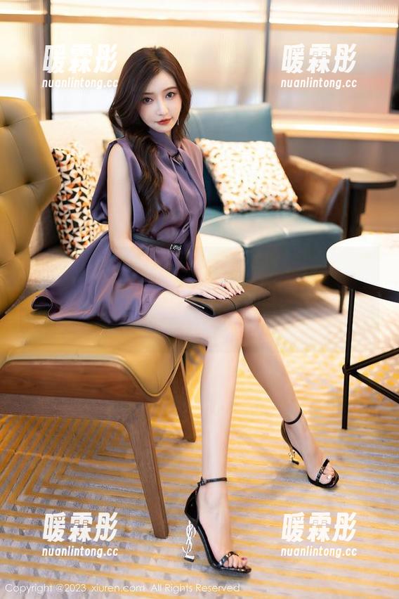 Xiuren秀人网 - z杯悠悠最新男神女仆套图，更新过后似乎觉得家里的沙发要失宠了。