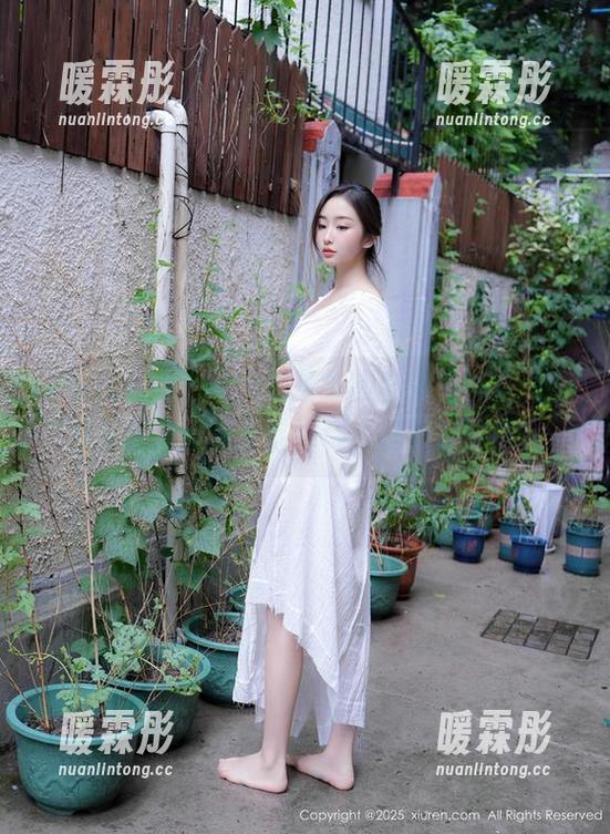 Xiuren秀人网 - 万圣节的容容容Alice，图集里的不速之客福利，等不及分享！