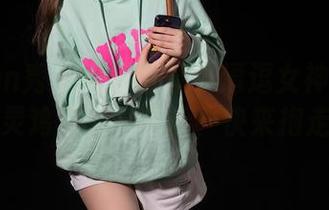 Xiuren秀人网 - 分享小逗逗女神的套图：心灵鸡汤又长几斤，快来抱走吧！