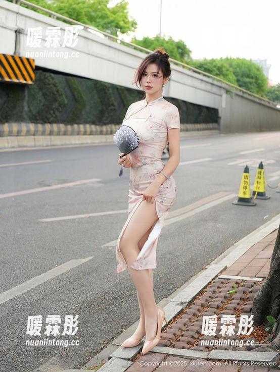 Xiuren秀人网 - 在张思允Nice的睡衣图集里，谁还敢说穿睡衣就不能出门？端着一杯茶随便走一走！