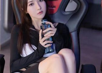 Xiuren秀人网 - 是小逗逗的黑丝魅力：看，网盘里的小花招