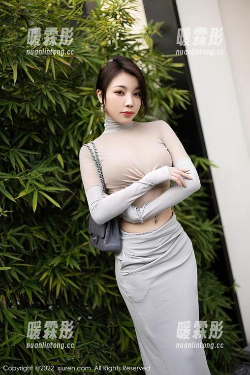 Xiuren秀人网 - 一杯水一杯泡：汐汐爱吃草莓浴缸图集大分享！