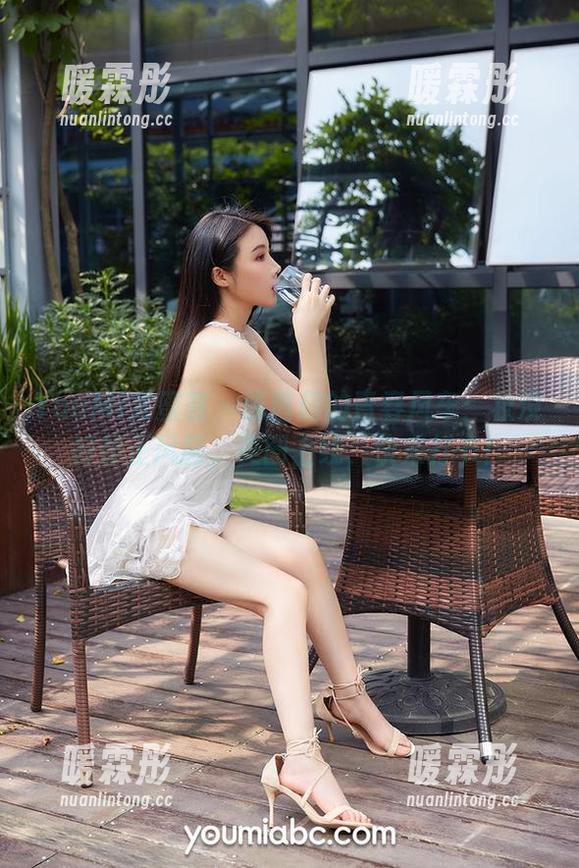 YouMi尤蜜荟-张茜茹 YouMi尤蜜荟 - 张茜茹的青春风车:妆没好却正风骚,美图上线,快来打卡!