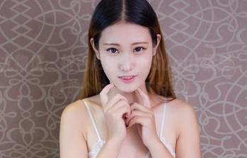 YouWu尤物馆 - 银色吊带配上Sugar梁莹，更新后还是那个味道…不对劲！