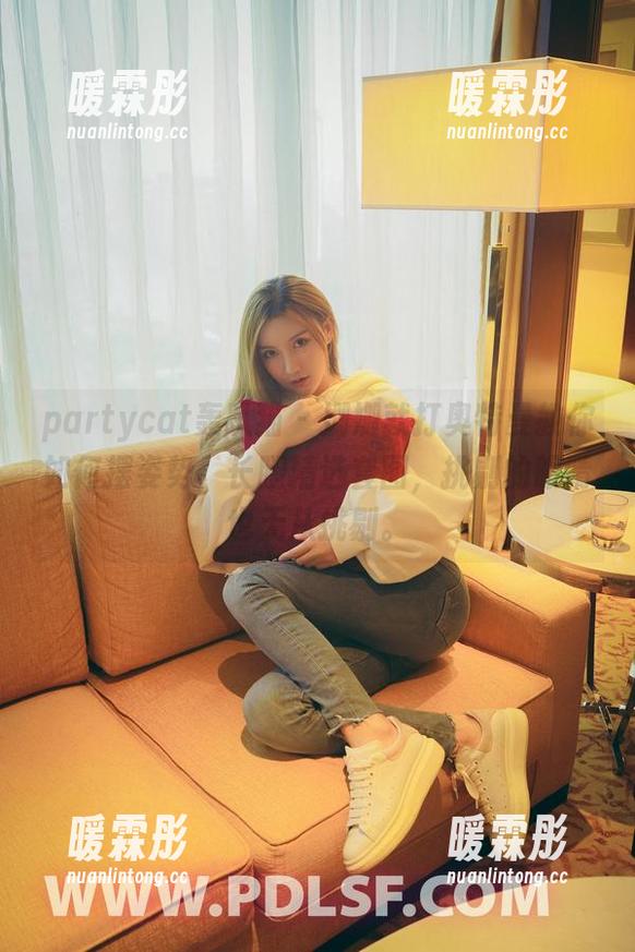 partycat轰趴猫-姗姗就打奥特曼 partycat轰趴猫 - 姗姗就打奥特曼教你如何摆姿势,长腿精选套图,挑剔的眼睛也无从挑剔。