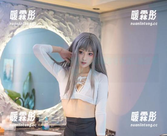 照片里的冬马路纱，裤里丝的搭配实在有点...意想不到啊，嗯