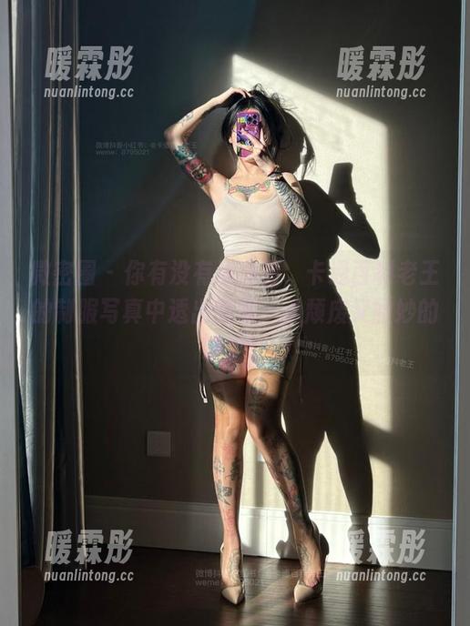 微密圈 - 你有没有注意到，卡通百科老王的制服写真中透出的那一点颓废又微妙的嫉妒？