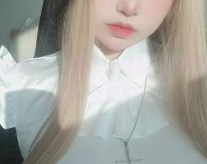 女主K的写真：油亮得像新出锅的炸鸡，口水直流中！