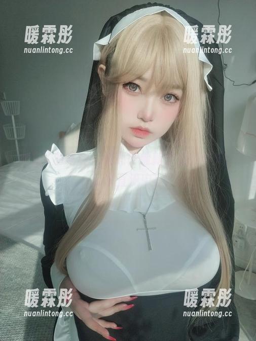 女主K的写真：油亮得像新出锅的炸鸡，口水直流中！