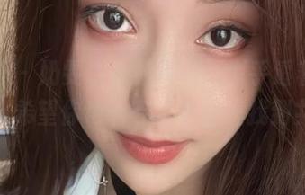 微密圈 - 奶雯白衬衫写真，似乎透着一丝不羁，希望你也能在这套图里找到共鸣。