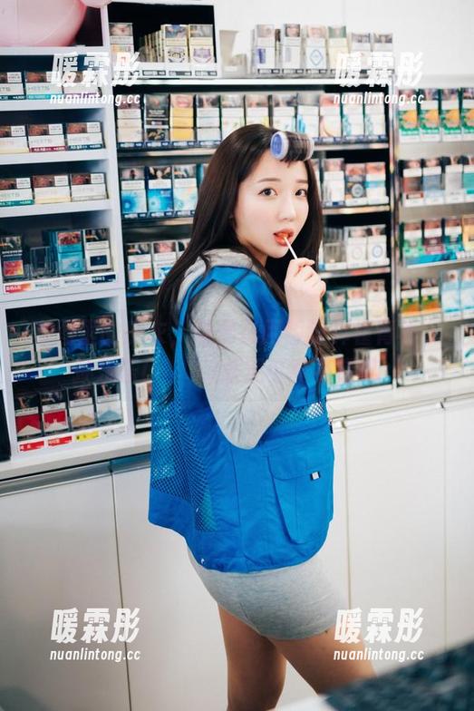 套图里的皮衣，仿佛在用叛逆挥霍青春，孙乐乐(손예은)表现可真不错嘛。