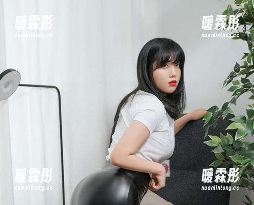 宋哈娜 看宋哈娜穿Rogle-紧身裤的更新,让我不禁想问,何时加个“逛腿”体验呢?