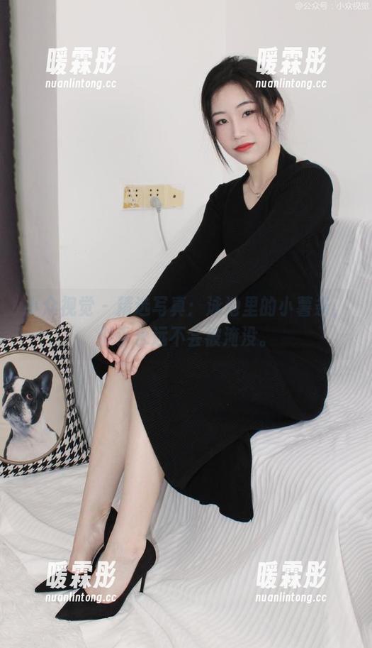 小众视觉 - 精选写真：泳池里的小薯条，似乎永远不会被淹没。