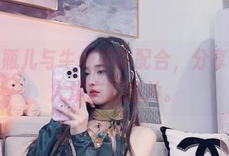 小小奶瓶儿与牛仔裤的配合，分享一波令人难忘的图片。
