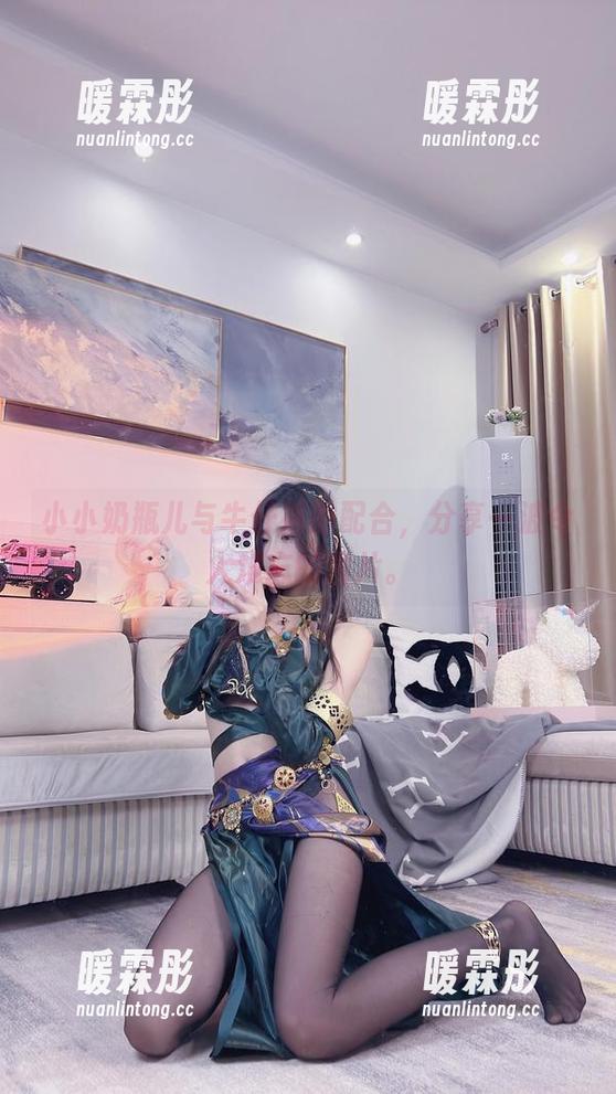 小小奶瓶儿 小小奶瓶儿与牛仔裤的配合,分享一波令人难忘的图片。