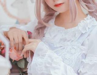 小野妹子w拍的萝莉套图，这身姿我只想说……画风不太对！