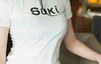 尤果网 - 原图里的人和衣服都是暗潮汹涌，Sara的旗袍何其动人