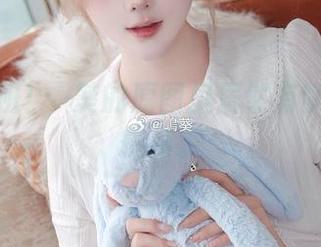 在线探班！嶋葵的原图里居然有梦梦这种操作。