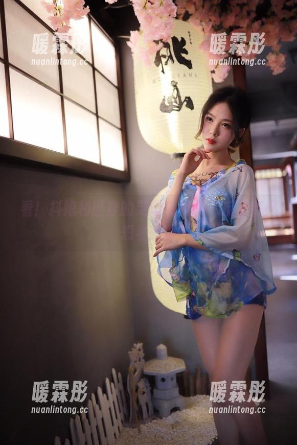 看！抖娘利世穿的灵动白衬衫，反正我只想看美图