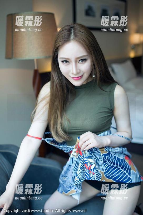 推女神 - 赵伊彤在最新的体操服写真集里表现得太厉害了，看完不禁想多看几遍！
