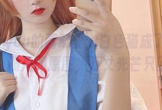 在无筝ryou的画册里，白色猫成了猫界的明星，照片即原图，万丈光芒只因它。