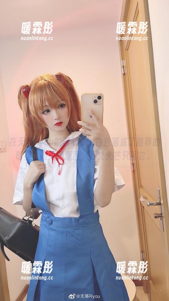 在无筝ryou的画册里，白色猫成了猫界的明星，照片即原图，万丈光芒只因它。