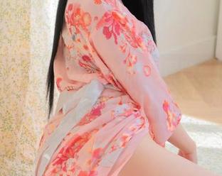 来看看普美(bomi)的病房冒险：何须伪装，这才是最真实的护士cos与原图！