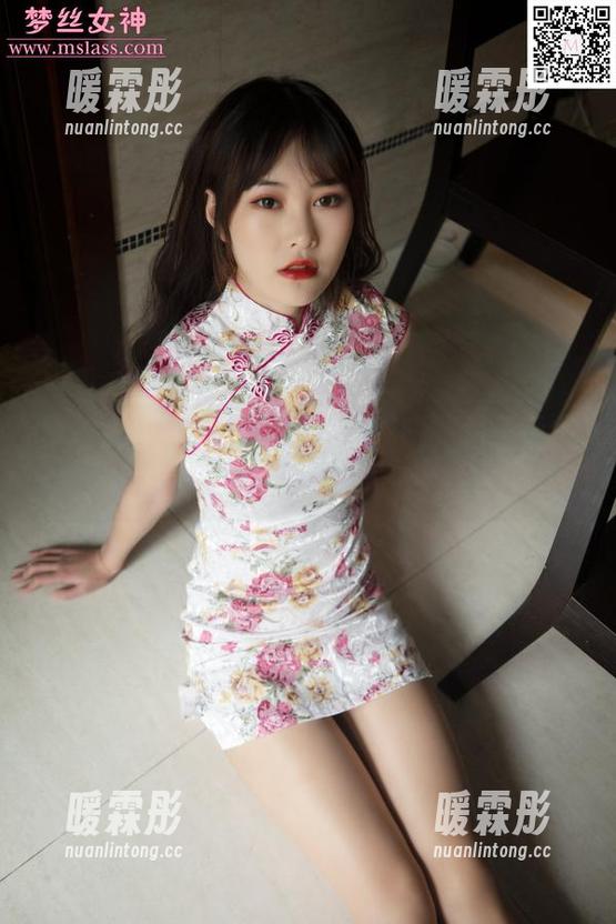 梦丝女神 - 私拍合集里的晓晓，裙子香气在空气中飘荡着