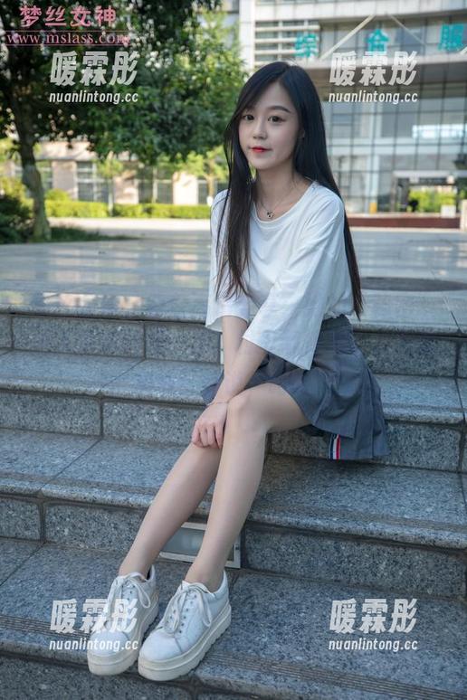梦丝女神 - 香萱高清分享：她的“秘密”进入厨房的第一步，村里都传出了“黑暗料理”传说，哈哈！