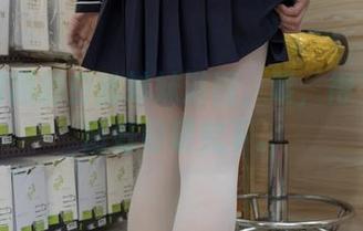 森萝财团的白丝妹妹游园，唉，得下载原图好好研究下。