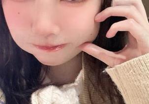 吊带的优雅与随性：炸酱沐沐的随拍照片合集