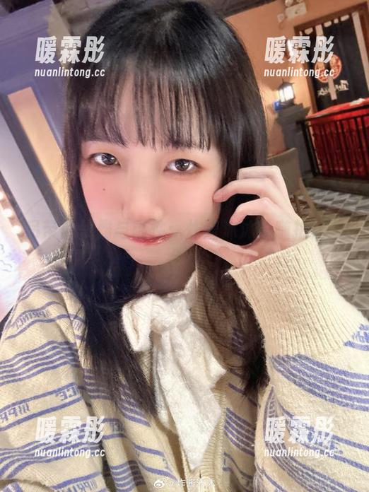 炸酱沐沐 吊带的优雅与随性:炸酱沐沐的随拍照片合集