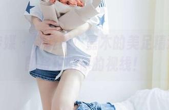 物恋传媒 - 别眨眼！嘉木的美足精选套图即将攻陷你的视线！
