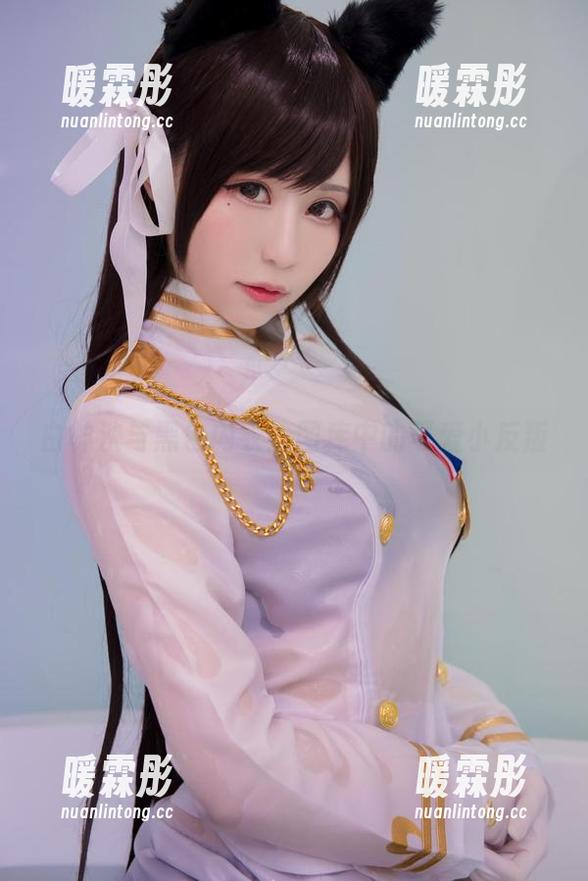 白神泱与黑色内衣：图库中的可爱小反叛