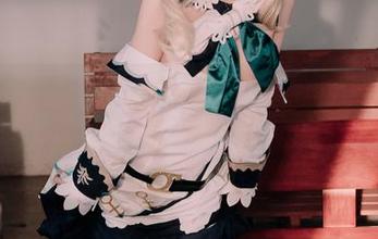 看了白莉爱吃巧克力的美脚写真资源，心上人可能会嫉妒。