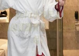 秀人网 - Angela小热巴果然没让人失望，镂空作品的资源真是一波未平，一波又起。