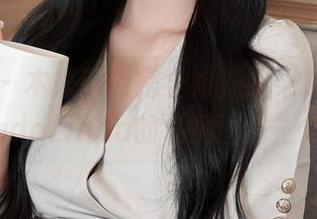 秀人网 - 本来以为是学姐，结果发现她是LindaLinda的私房图包主角！
