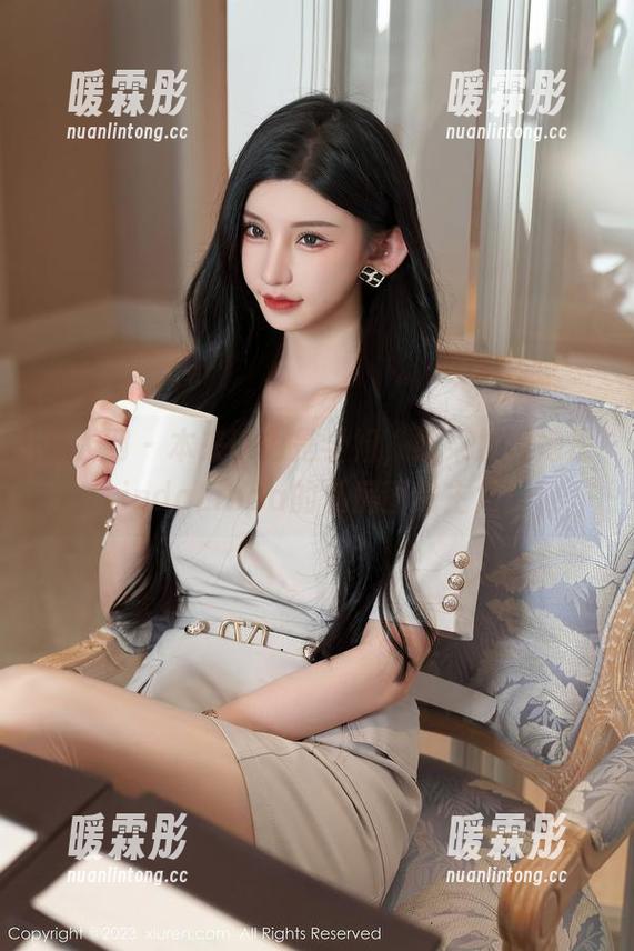 秀人网 - 本来以为是学姐，结果发现她是LindaLinda的私房图包主角！